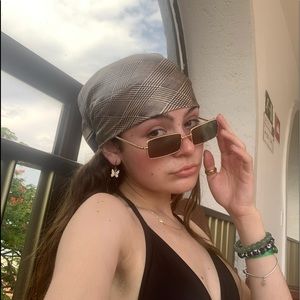 Meet your Posher, Laurie